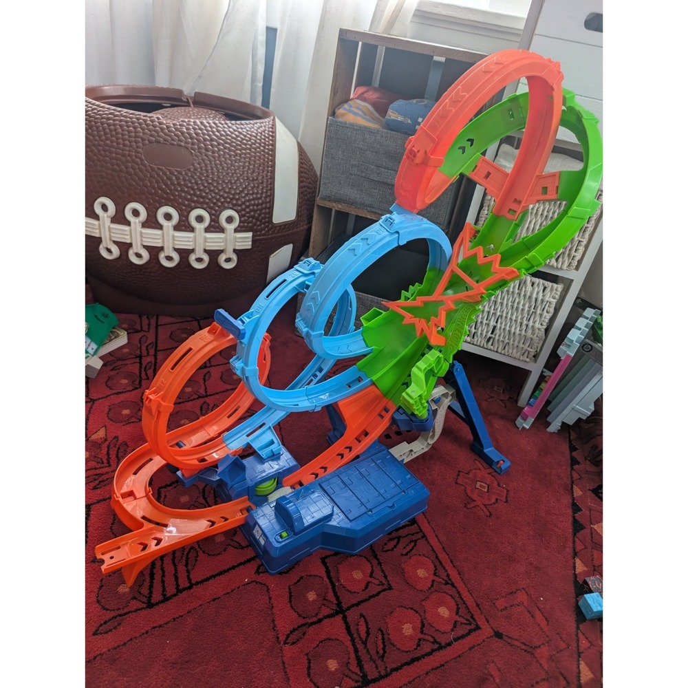 Hot Wheels Action 4-Loop Crash Out Track Set